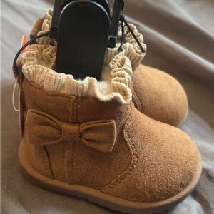Toddler Girls Tan Bow Accent Booties NEW size 2
